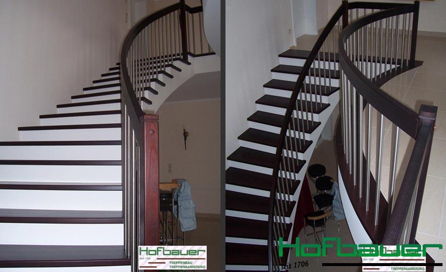 Betontreppe mit dunkelbraunen Trittflächen aus Holz mit dunkelbraunem Treppengeländer