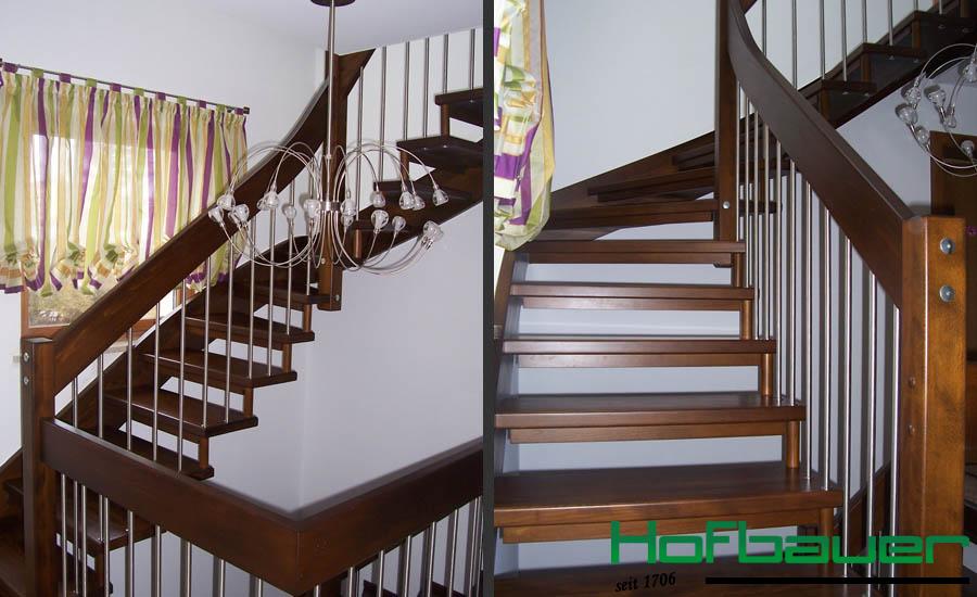 Handlauftragende Spindeltreppe im dunklem Holz inklusive Treppengeländer