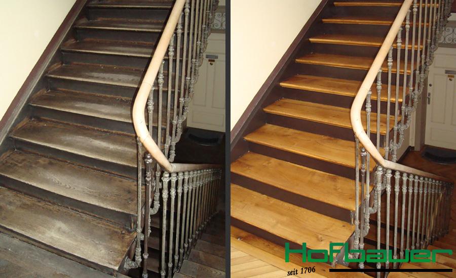 Vorher/Nachher-Bild einer alten Massivholztreppe aus dunklem Holz, sowohl vor als auch nach der Treppenoberflächensanierung